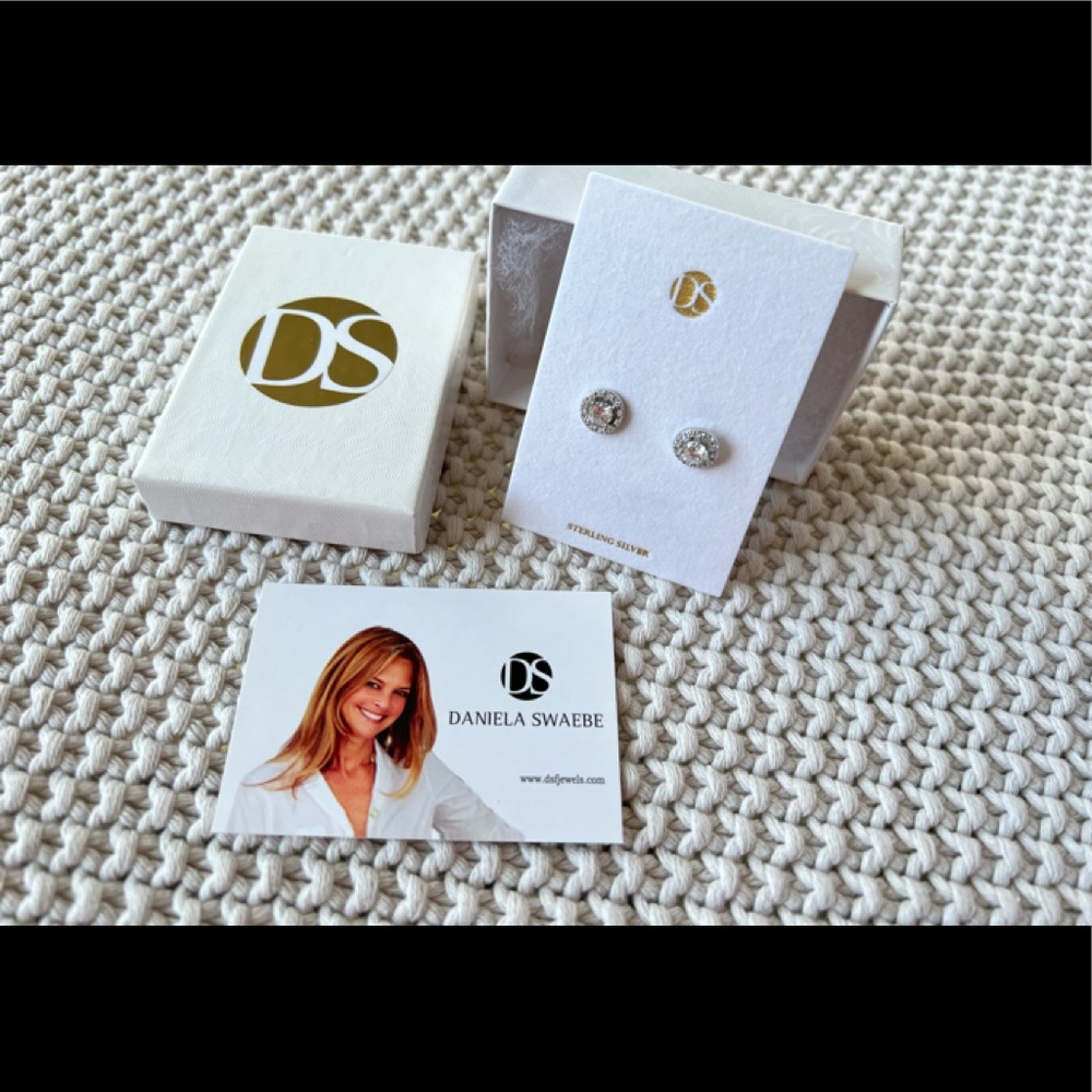 DS 1.8 CTW round halo stud earrings